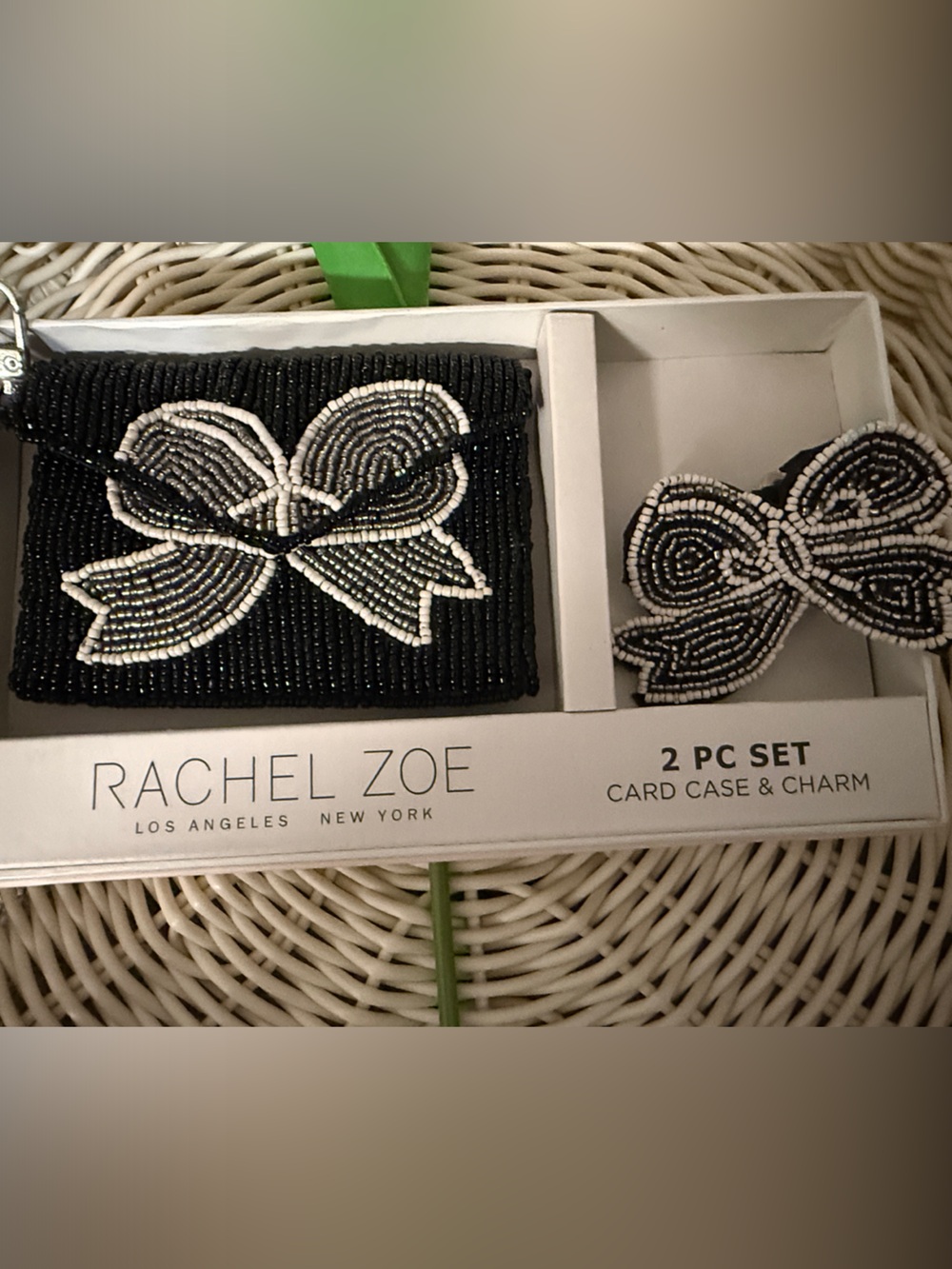 🍂NEW🍁Rachel Zoe Black and White Beaded Card Case with Bow Charm (1)